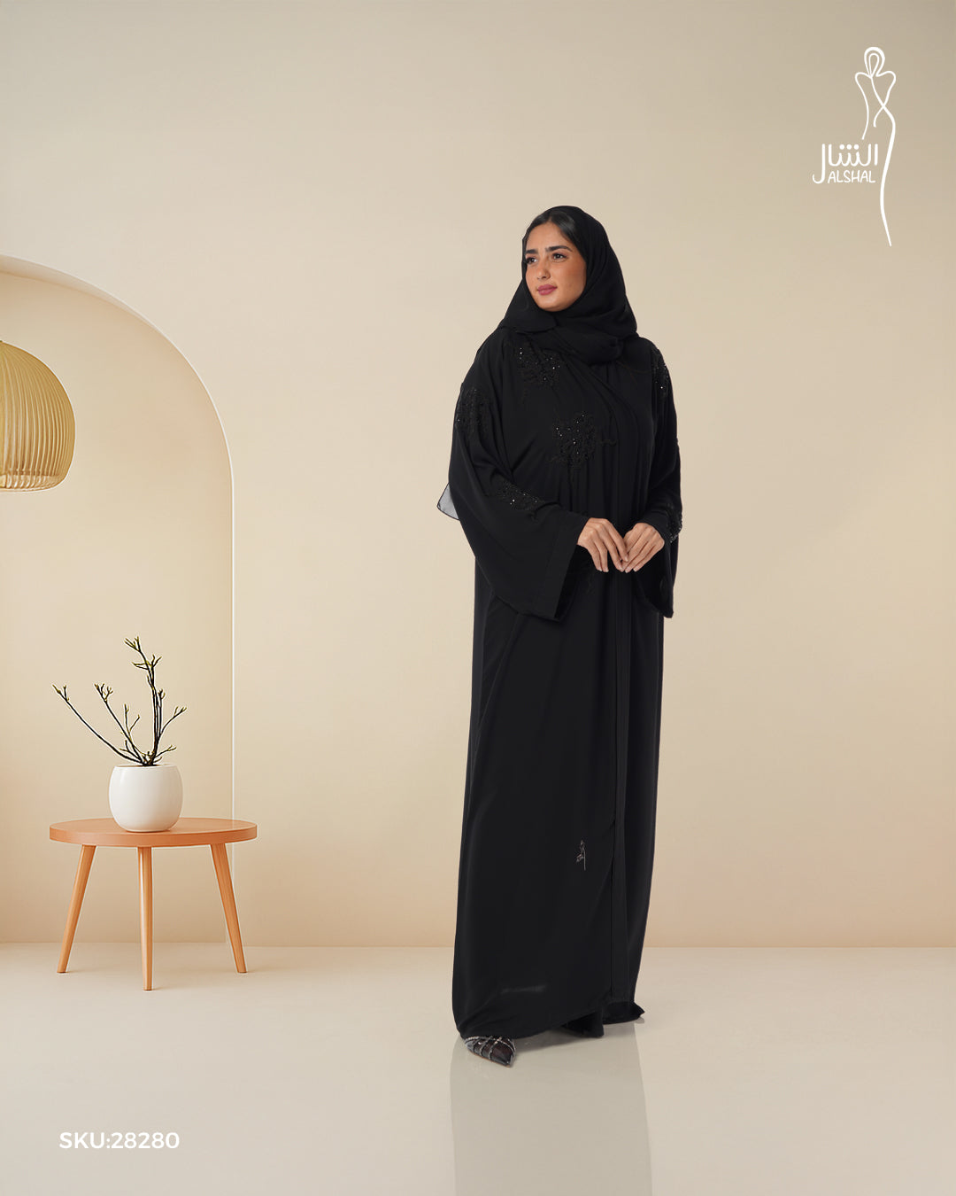 عباية بتفاصيل سرية في القَصة